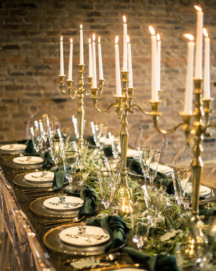 home holiday party tablescape, green and gold holiday party