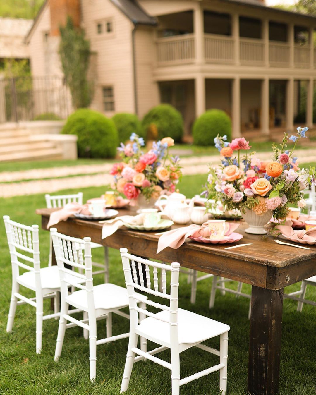 Kids party shop table and chairs