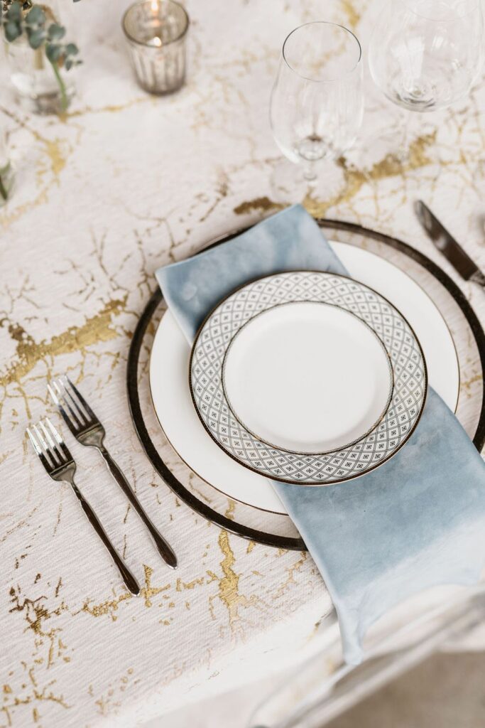 gold tablescape