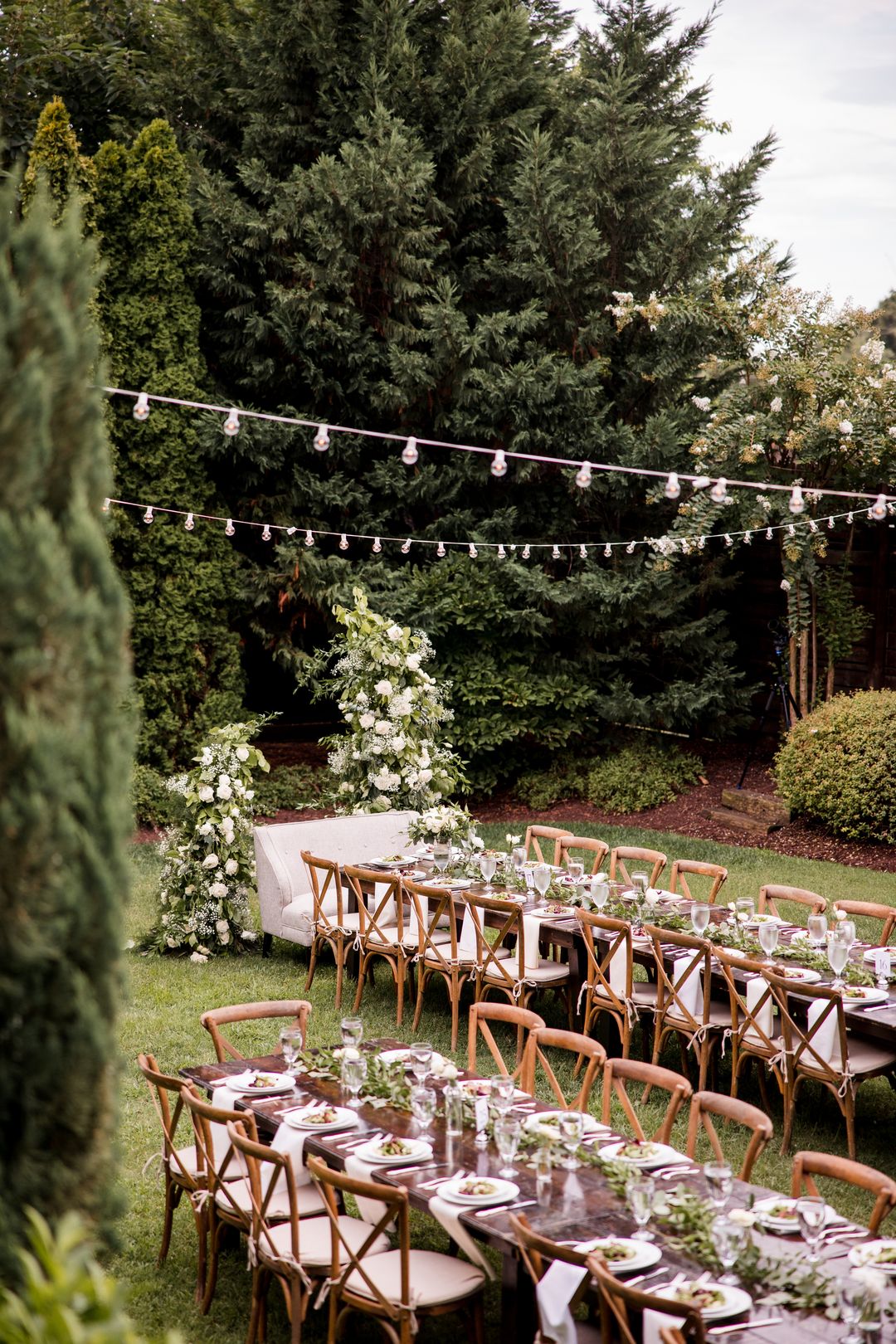 Sweet garden wedding brings vintage style to Tennessee barn