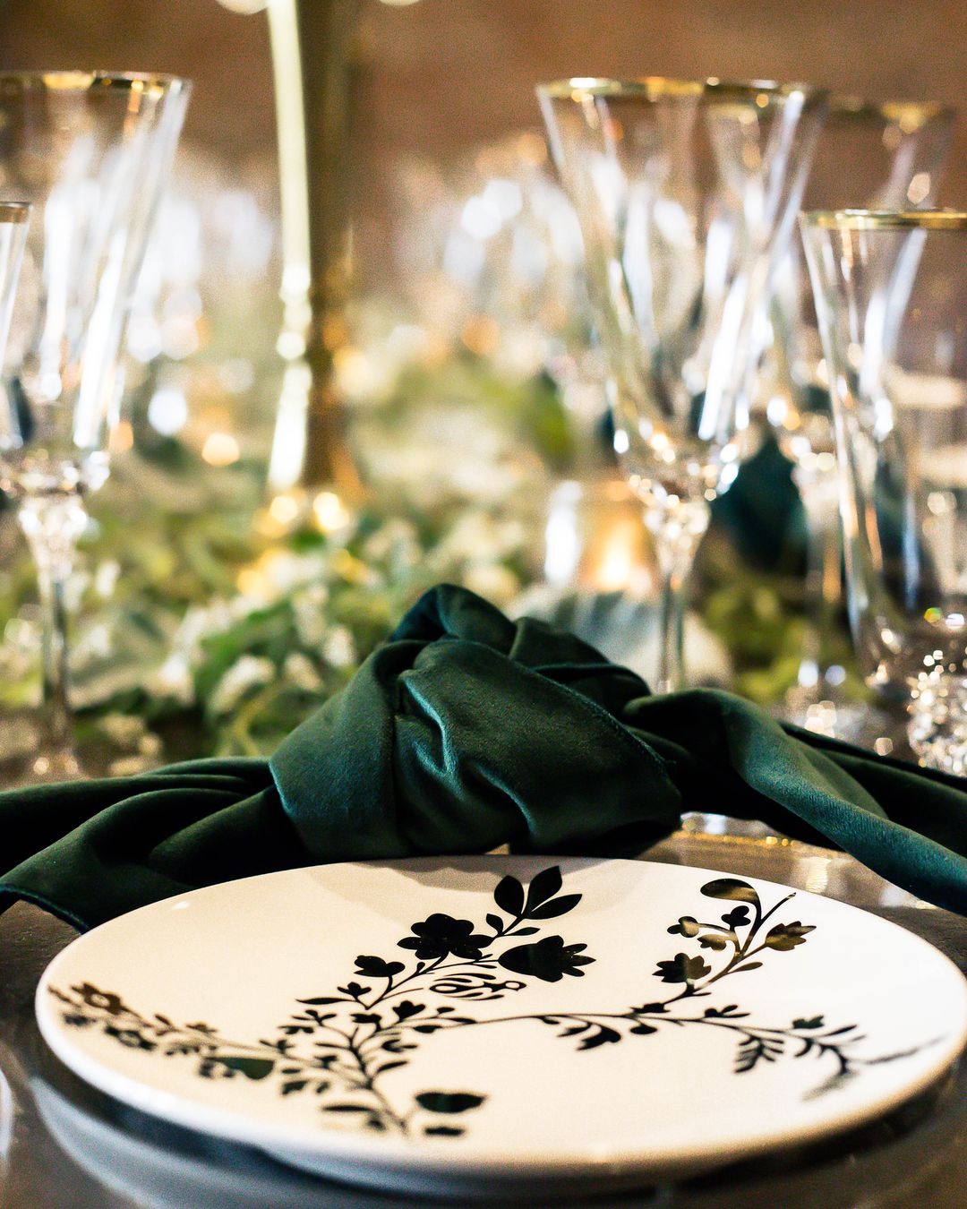 gold and white china with emerald napkins