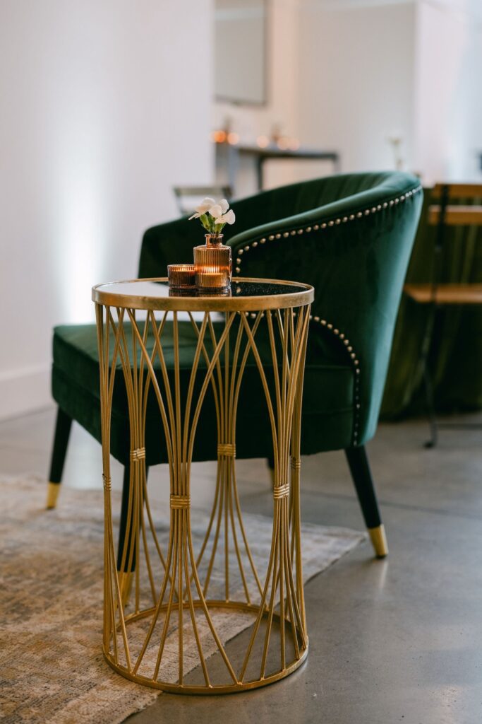 Clover green chair and gold table