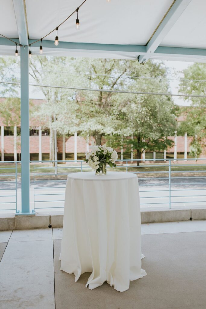 outdoor wedding cocktail hour