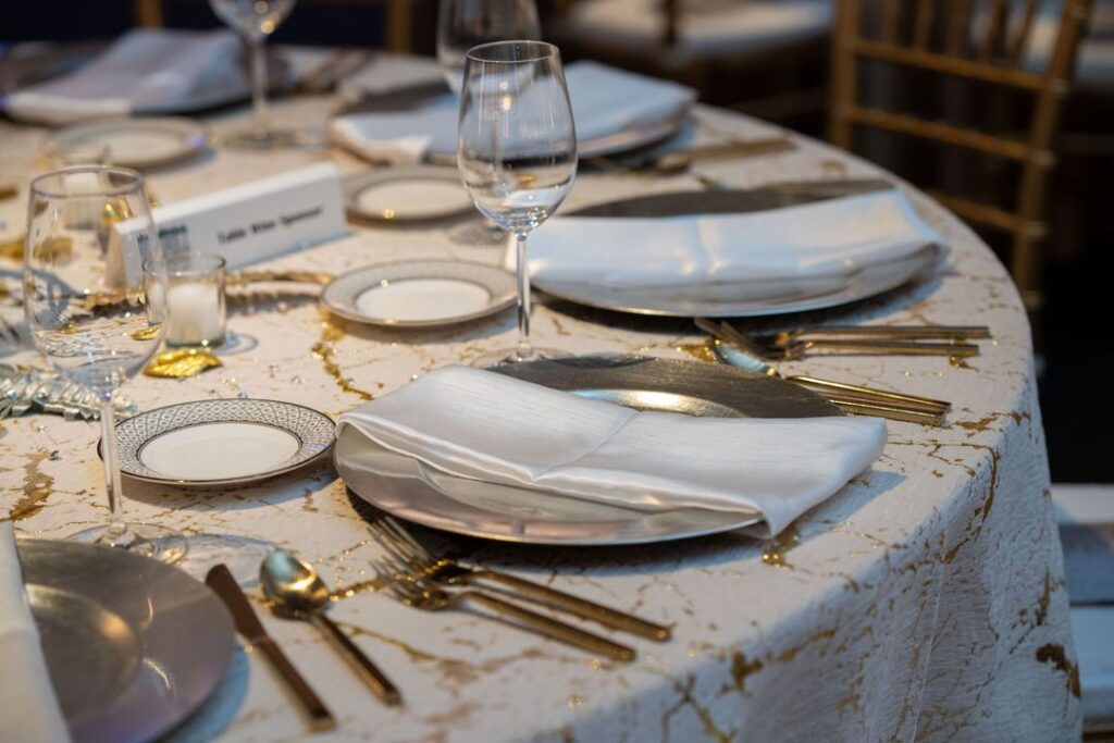 gold and silver table setting for holiday party