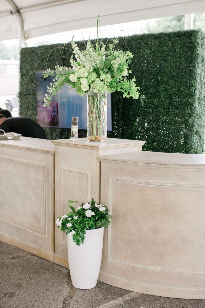  event bar boxwood backdrop