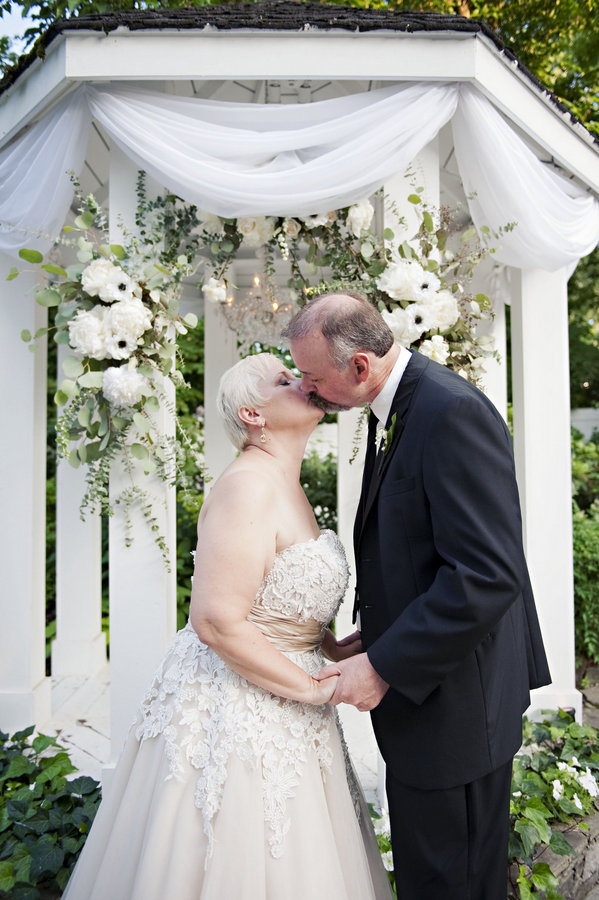 View More: http://cynthiamichellephotography.pass.us/reneandtesswedding