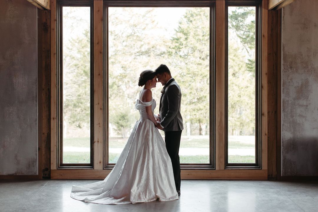 couple at Cedarmont Farms wedding venue