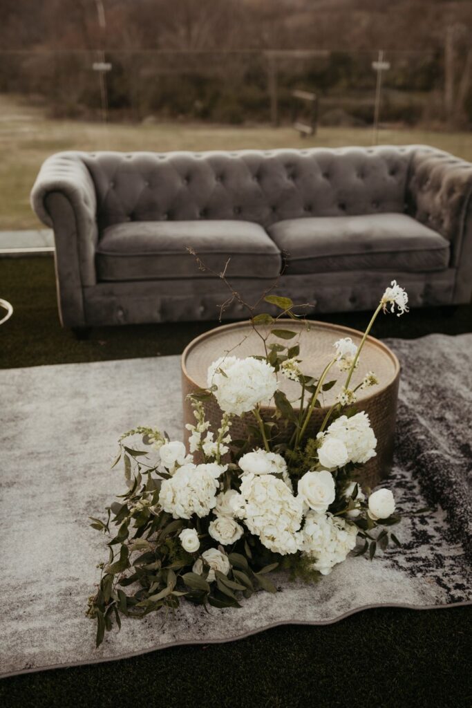 gold accent table for wedding