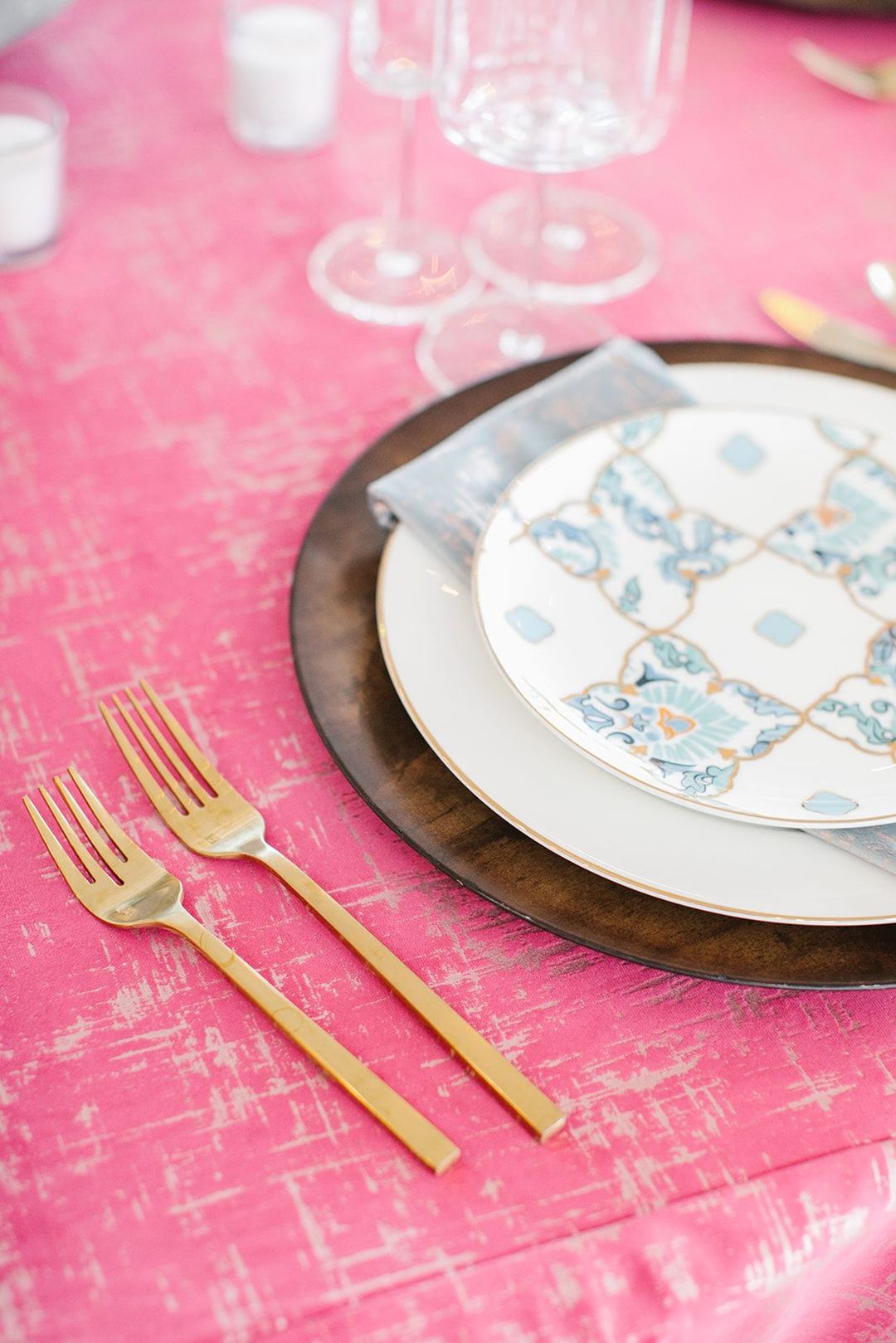 fuchsia etched velvet tablescape