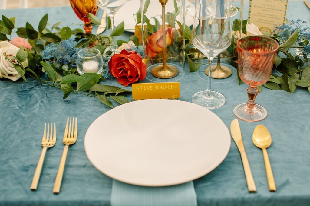 retro blue and gold wedding table